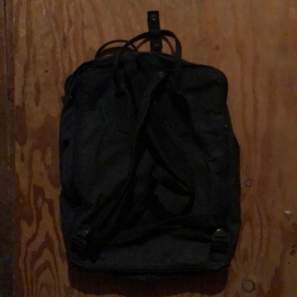 Back pack - Picture 2 of 3